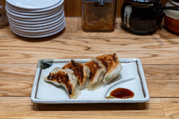 店内で追加メニューとして注文できる餃子4個250円。