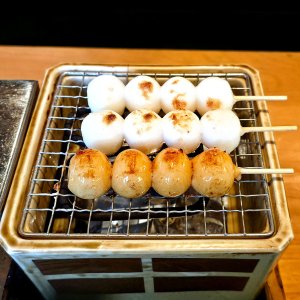 自分で焼くだんごが楽しくてウマい！『コメダ和喫茶 おかげ庵』〜黒猫スイーツ散歩 駒沢大学編2〜