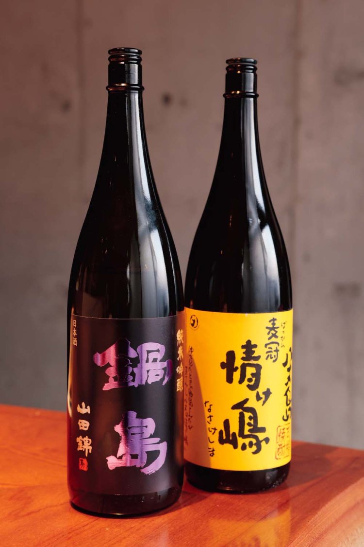 日本酒は半合770円～、焼酎はグラス880円～。