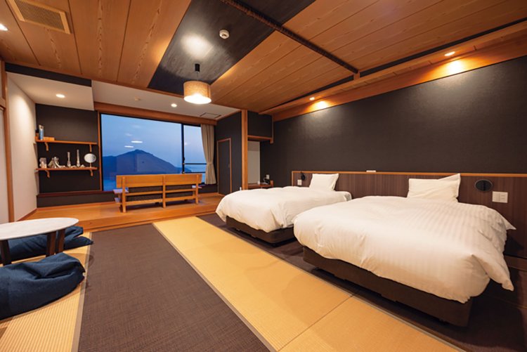 モダンな和風ツインルームにはReFa（リファ）のドライヤーも。