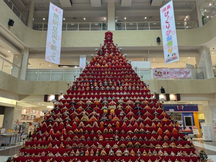 高さ約7mのひな壇にびっくり仰天！「鴻巣びっくりひな祭り2026」が『エルミこうのすショッピングモール』ほかで2月20日～3月7日に開催