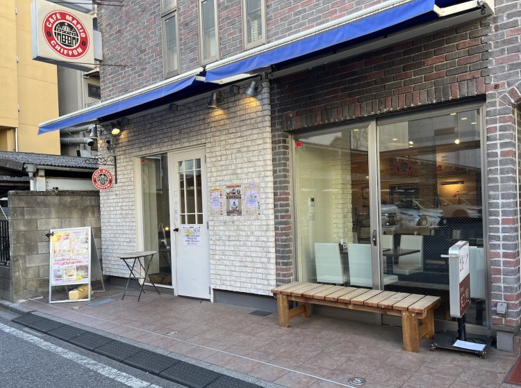 レンガの外装がヨーロッパの街角を思わせる。