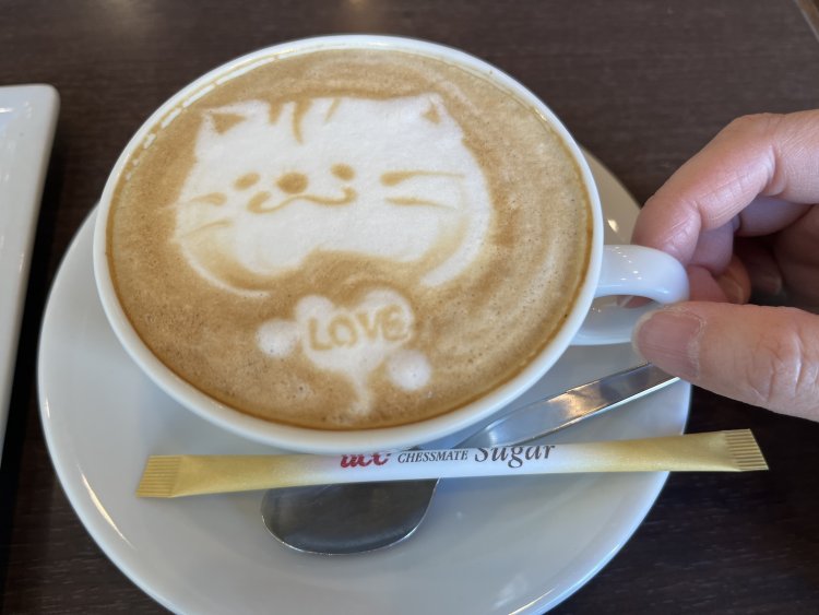 ラテアートは、いつも違う絵柄で楽しませてくれる。