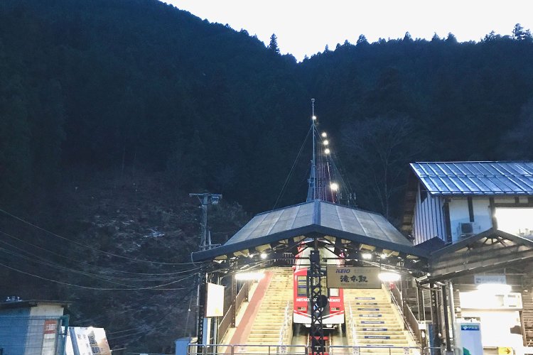 じつは京王電鉄グループであるケーブルカー「御岳登山鉄道」。