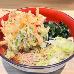 建築現場の食堂から立ち食いそば店へ。旗の台『江戸一』は地元支持が拡大中！