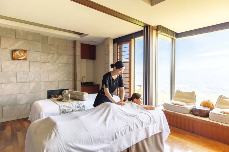 受賞歴多数の「The Day Spa」によるトリートメント。温泉＆ランチとセットでお試しあれ。