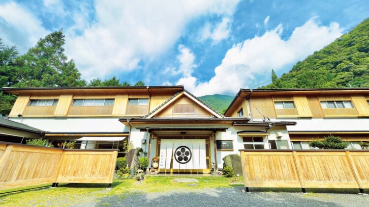 2022年に外壁と屋根をリニューアル。