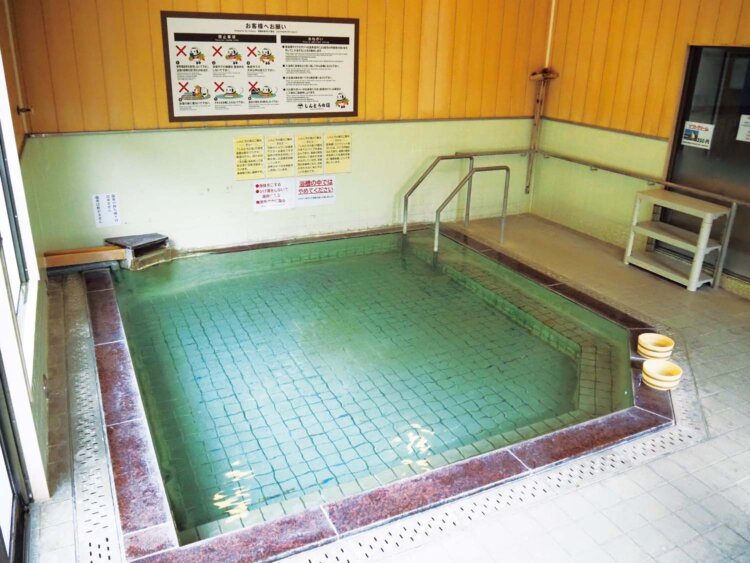 浴室の床もぬるぬるすべるので要注意！