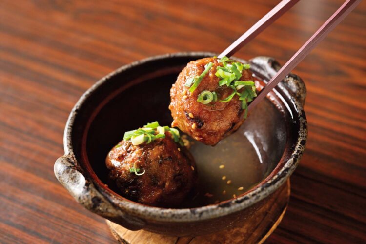 自家製がんも2個780円。野菜や魚の出汁を煮詰めたタレは濃いめの酒とぴったり。