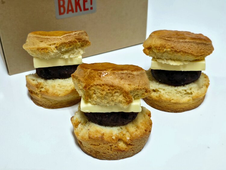 【東京駅限定】人気のスコーン専門店『BAKERS gonna BAKE』のあんバタースコーンサンド～黒猫スイーツ散歩手土産編～