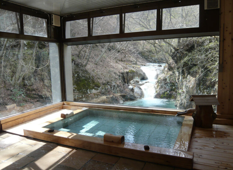 山崎まゆみさんのおすすめ宿の一つ、群馬県たんげ温泉『美郷館』。