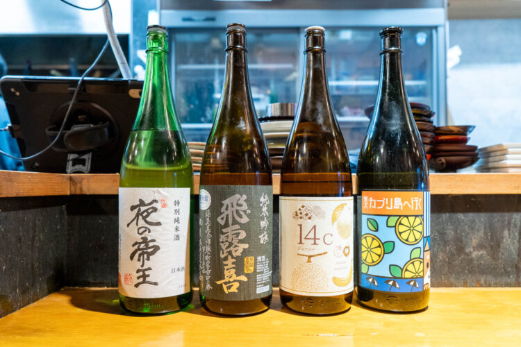 「飛露喜 特別純米」はレアものとして５勺で1000円。他は3勺430円5勺600円、１合1200円。