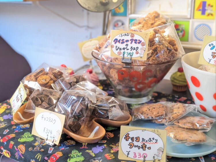 焼き菓子も手作り。種類が多く、どれにしようか迷うのも楽しい。