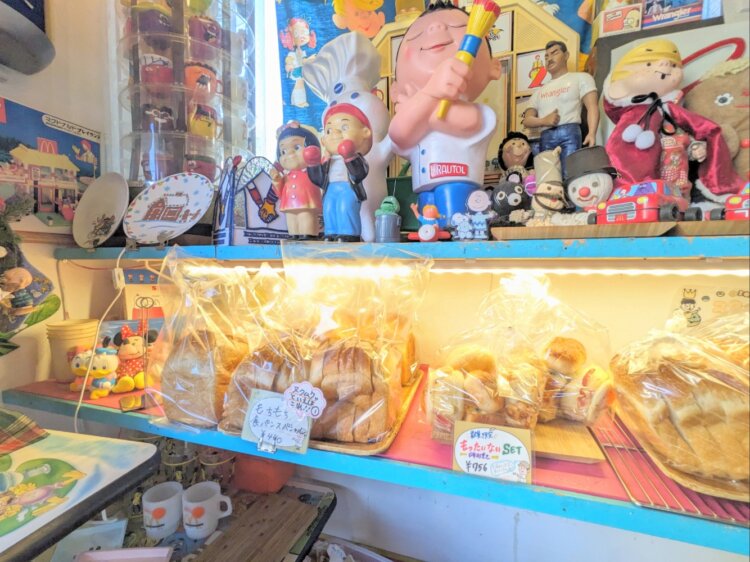 食パンだけでも数種類あり、それぞれにファンがいる。もちもち食パンスペシャルは440円。