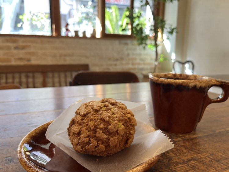 焼き菓子とコーヒーだけでなく、店のシチュエーションにもマッチしている。