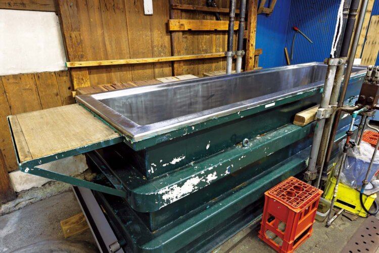 もろみを搾る槽（ふね）。『権田酒造』では、すべての酒を槽で搾ると言い「おかげで毎回手間がかかってすごく大変です」と、7代目は笑う。