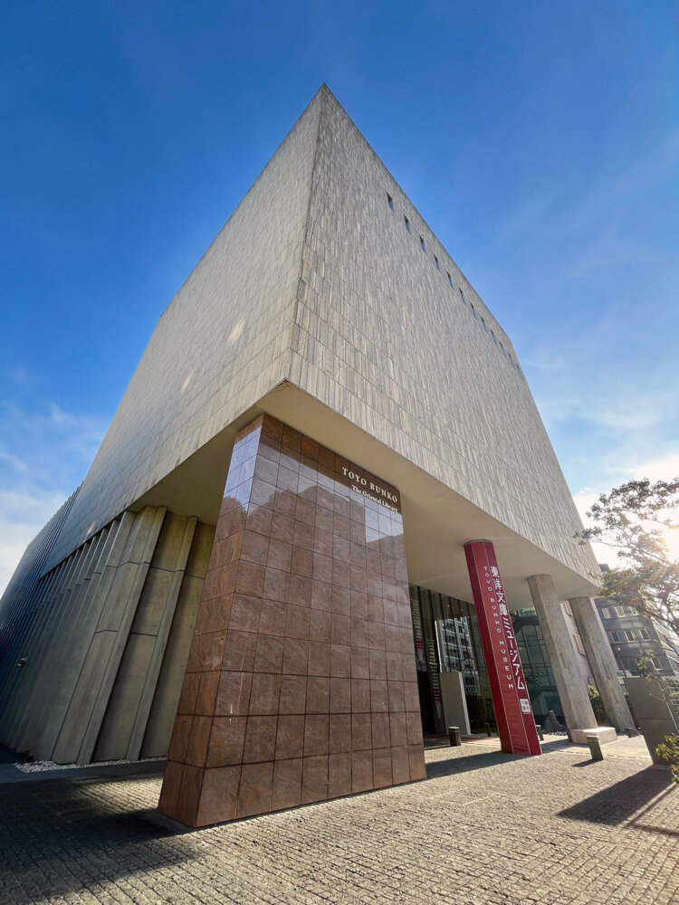 街とシームレスにつながったエントランス（筆者撮影）。