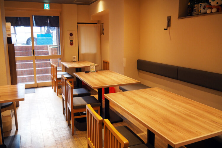 『瓦.Tokyo 神田Y-STYLE』の店内。