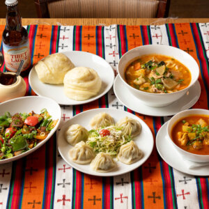 市ケ谷『タシデレ』は亡命チベット人たちの文化と心を伝える場所。世代をつなげてきた料理の特徴とは？