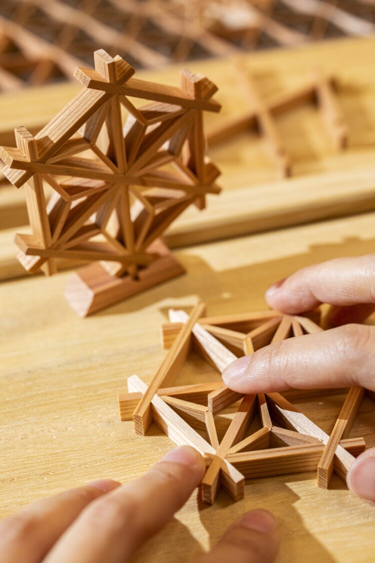 コースターづくり体験の様子。