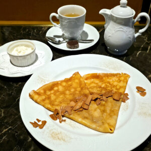 人気フランス菓子専門店『ル パティシエ タカギ 本店』のカフェでパリ気分を味わう〜黒猫スイーツ散歩 駒沢大学編4〜