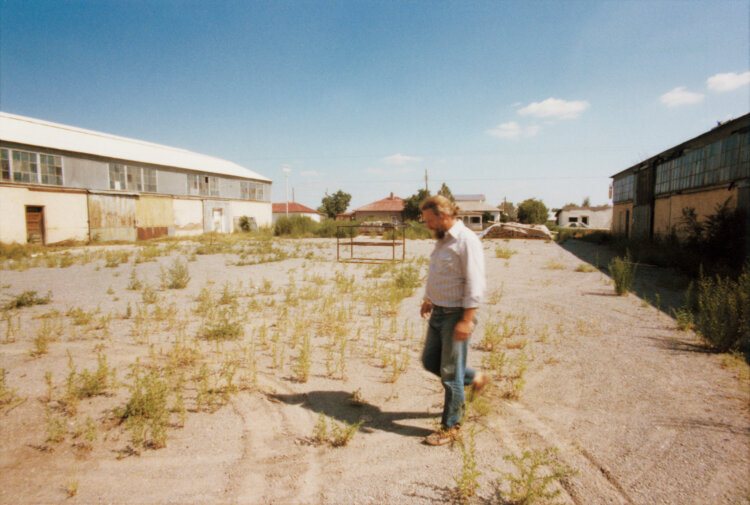 米国テキサス州マーファでの活動の全貌に迫る「ジャッド｜マーファ展」が6月7日まで、外苑前『ワタリウム美術館』で開催中