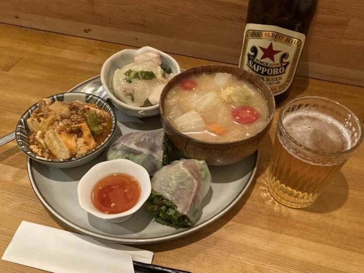 日替わりのプレートがとても美味しい『時宅』。