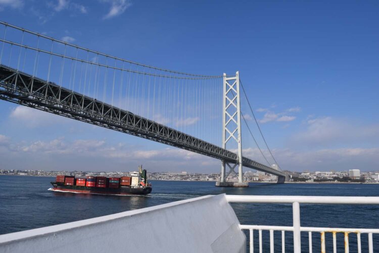 多くの人が展望デッキに出て写真を撮っていた。