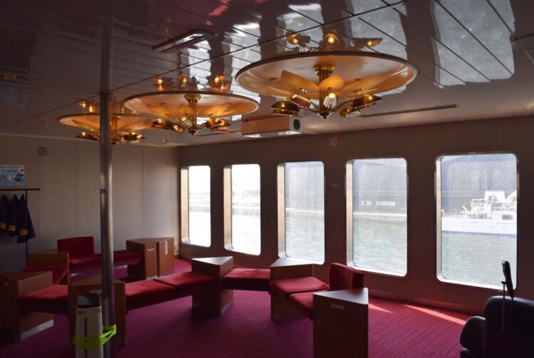 懐かしい雰囲気が漂う「りつりん2」の船内。