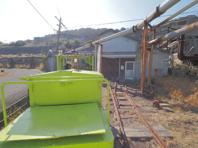 出発！　低速ながら振動がダイレクトに伝わる。