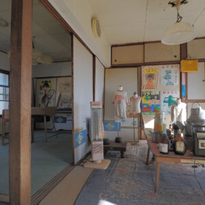 【池島島内観光ツアー】アパートの生活はどんなものか、廃墟の一棟に入って体験する