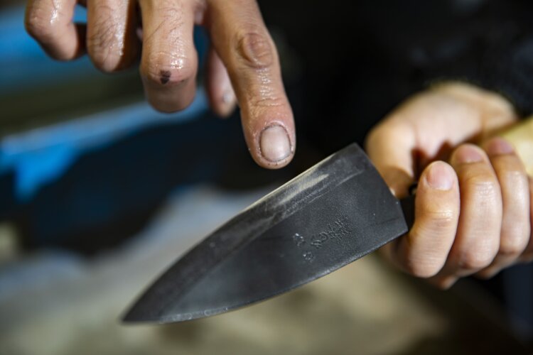 プロの研ぎを間近に見て、素人との違いを実感できる。