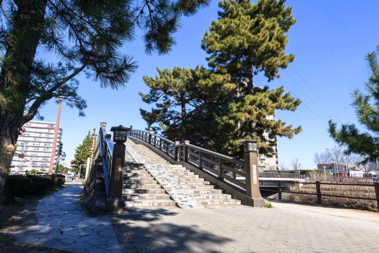 国指定名勝の草加松原。1986年には百代橋が完成。