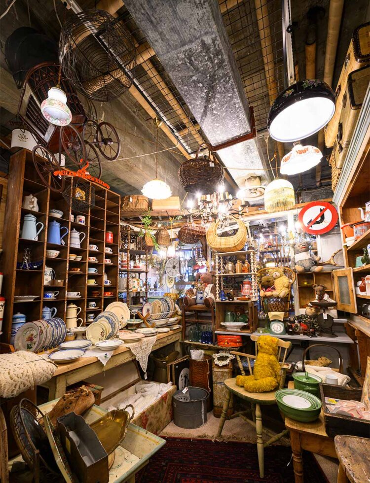 『OUTLET CHEERS』で品数の多さに圧倒される。