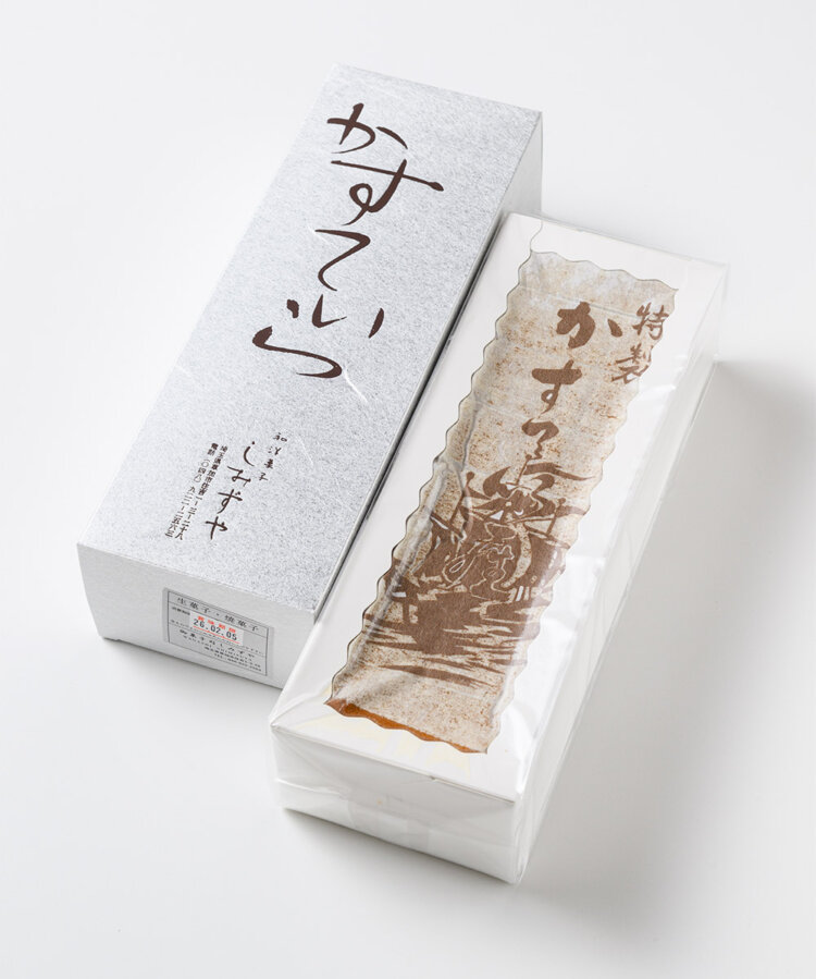 地元ではて手土産の定番とされるかすていら1680円。