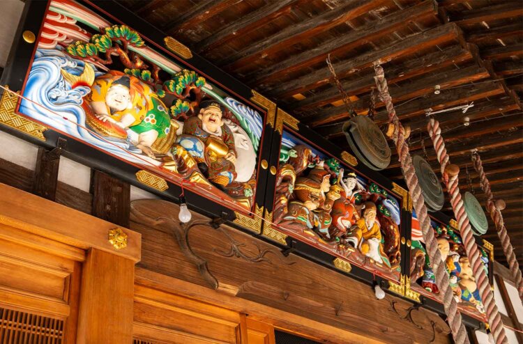 徳川家ゆかりの古刹『大聖寺』本堂では七福神がお出迎え。