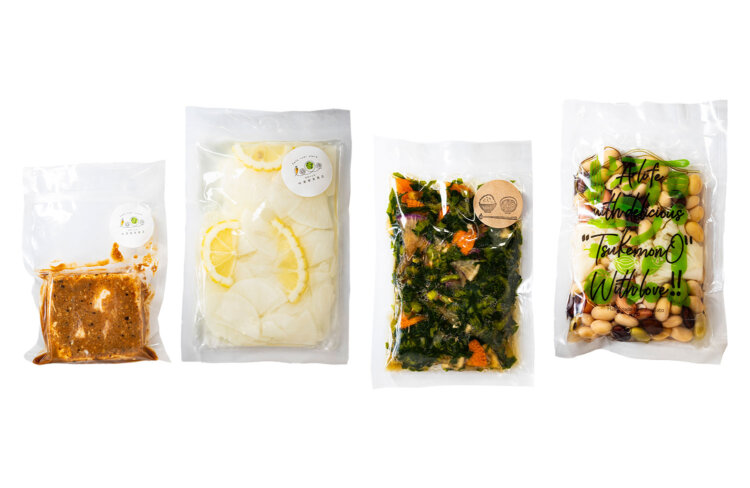 漬物550円～は旬野菜次第で替わる。パッケージもキュートでギフトにも最適だ。