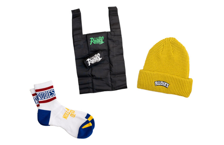 MIGHTY SOCKS 1650円、RUDIE‘S LOCAL SHOP ECOBAG1320円、ニット帽4950円。