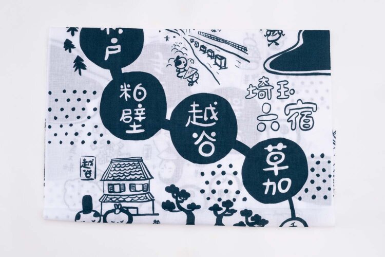 運営者の一人・伊藤さんがデザインした日光道中手ぬぐい1500円（3色あり）。