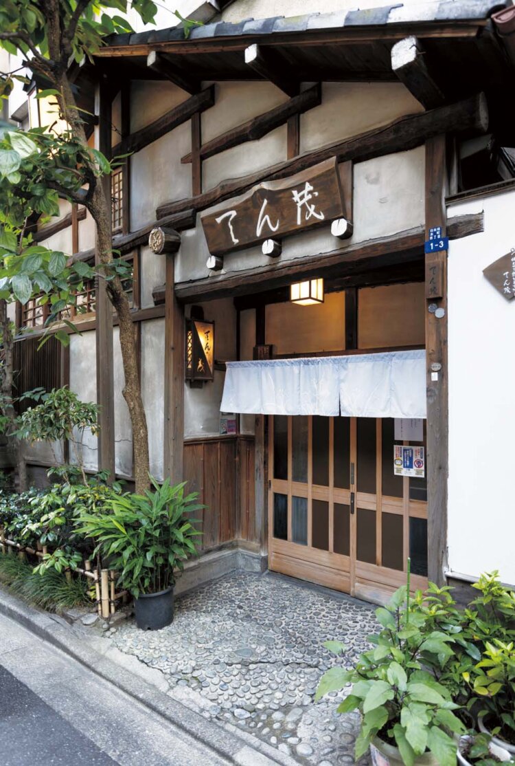 まるで昭和にタイムスリップしたような店構え。