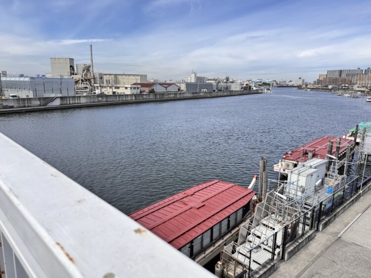 浦安駅からは旧江戸川を渡っていく。