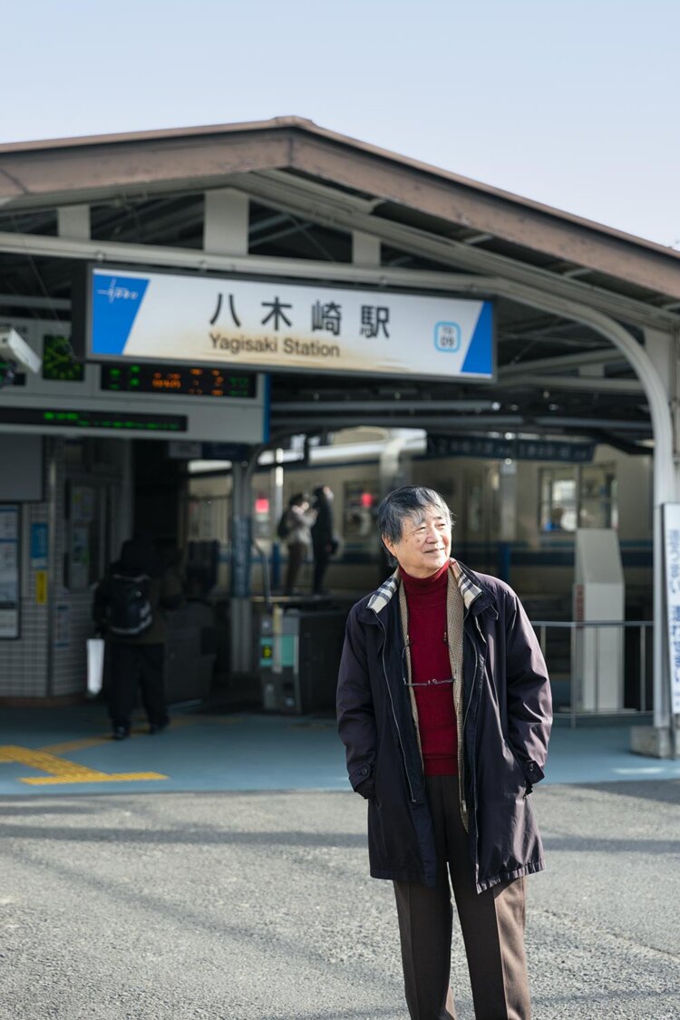 地上駅で、駅のつくりは変わっていない。かつて、春日部高校生専用の改札口があったという。