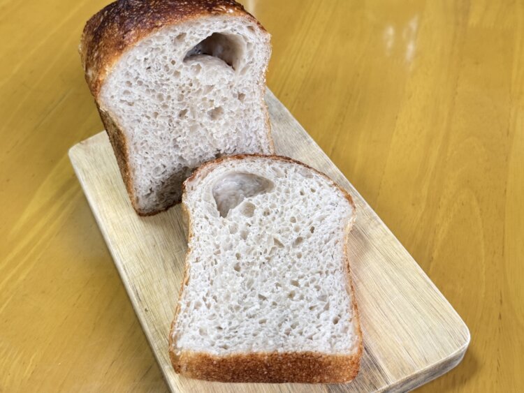 フランス山パン440円。パリパリもちもちとした食感がたまらない。