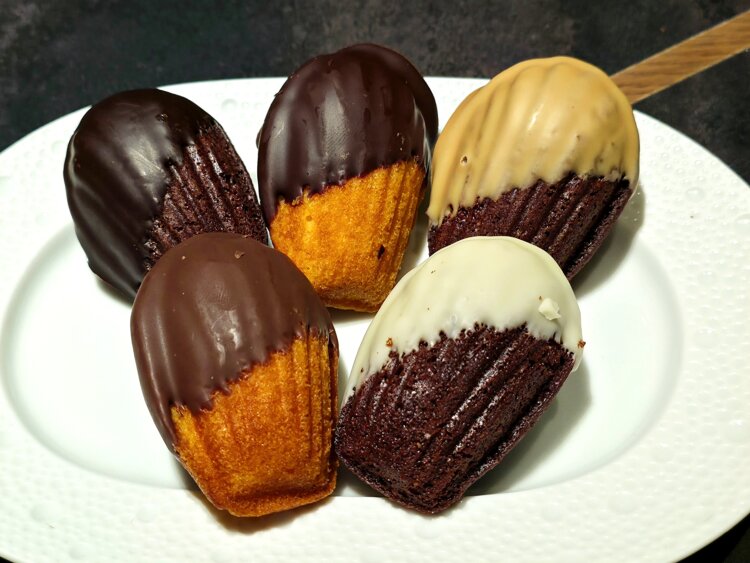 ショコラマドレーヌ（左上から時計回りに）84%、67%、35%、37%、41%。