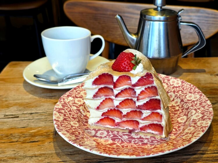 数量限定 あまおう苺のミルクレープ2310円（お茶付き）。※期間限定2026年3月5日〜18日。