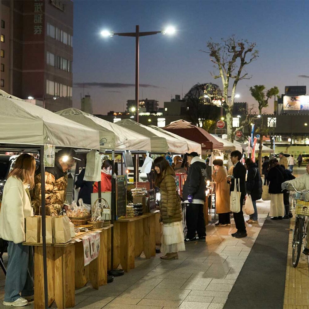 未知なる道を切り拓く、我ら「粕壁商店街」なり！ 夜市の光が差し示す春日部の未来
