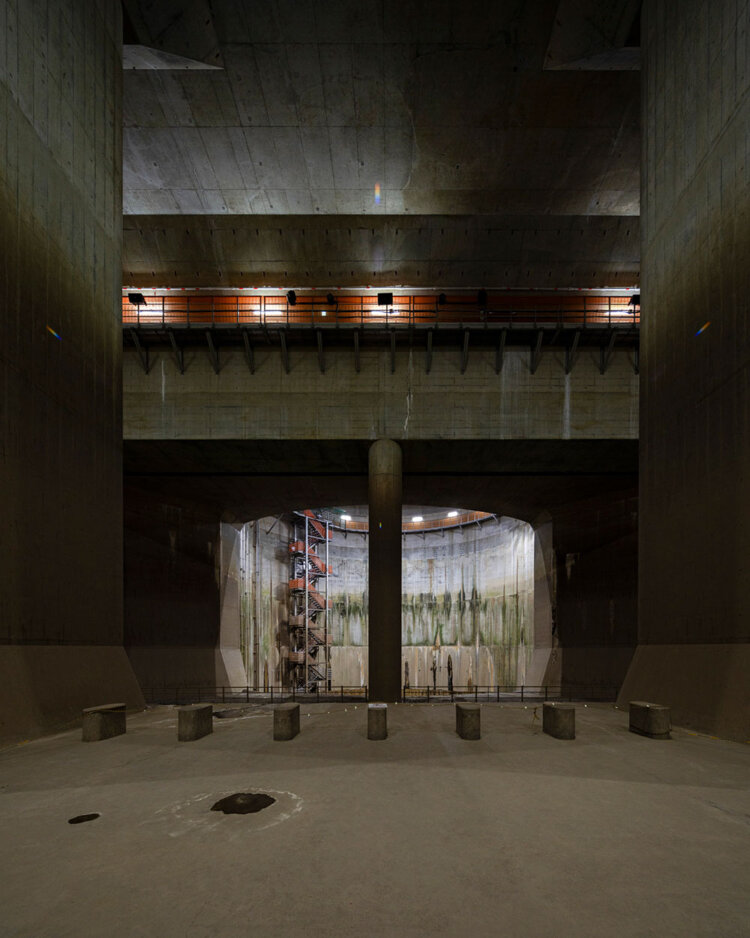 調圧水槽から見た第1立坑。トンネルから来た水を水槽に送る。