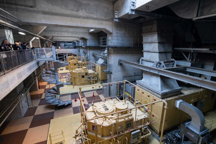 ポンプには航空機用に開発されたガスタービンが使われている。