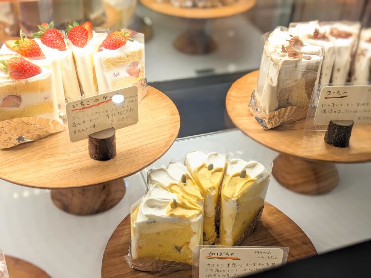 シフォンケーキのラインアップは時季によって異なる。