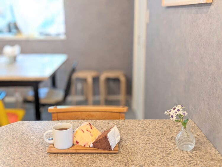 世田谷・若林の住宅地に潜むシフォンケーキ専門店『La famille』。作り手の人柄が滲む、心に残る味わい